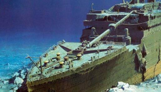 Титаникийн сүйрэл.
Зохиолч Морган Робертсон 1898 онд бичсэн “Нарийвчилал” номондоо “Титан” хэмээх хөлөг Атлантын далайд хэрхэн сүйрснийг дүрслэн бичсэн бөгөөд 14 жилийн дараа Титаник хөлөг мөн ийм байдлаар сүйрсэн байна. 
