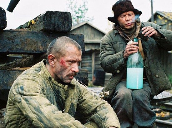 -Оросууд өглөө, оройгүй “водка” ууж байдаг. Арай л хэтэрсэн дүгнэлт, гэхдээ архины хэрэглээгээр дэлхийд нэгд ордог нь харамсалтай. Хөдөө тосгод, хүн амын ядуу давхрага илүү хэрэглэдэг. Залуу үе нь, үүнийг харж өсдөгөөс үүдэлтэй.